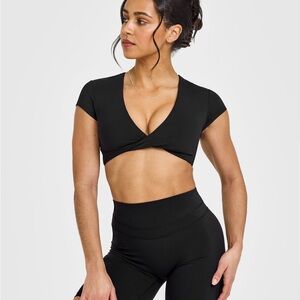UNIFIED TWIST FRONT SHORT SLEEVE CROP TOP